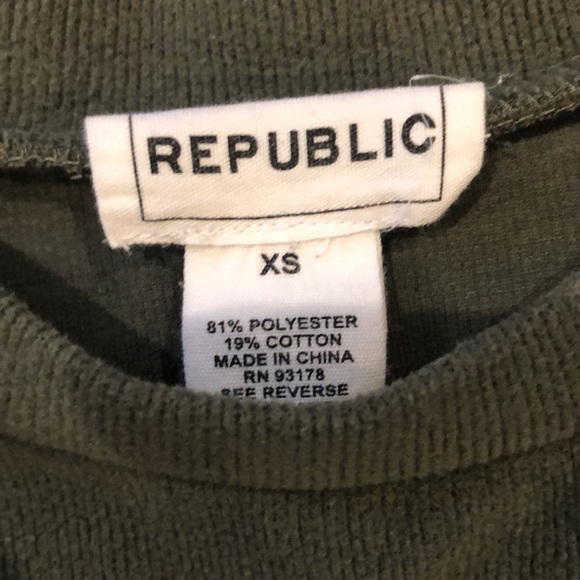 Banana republic olive green top - Picture 2 of 5